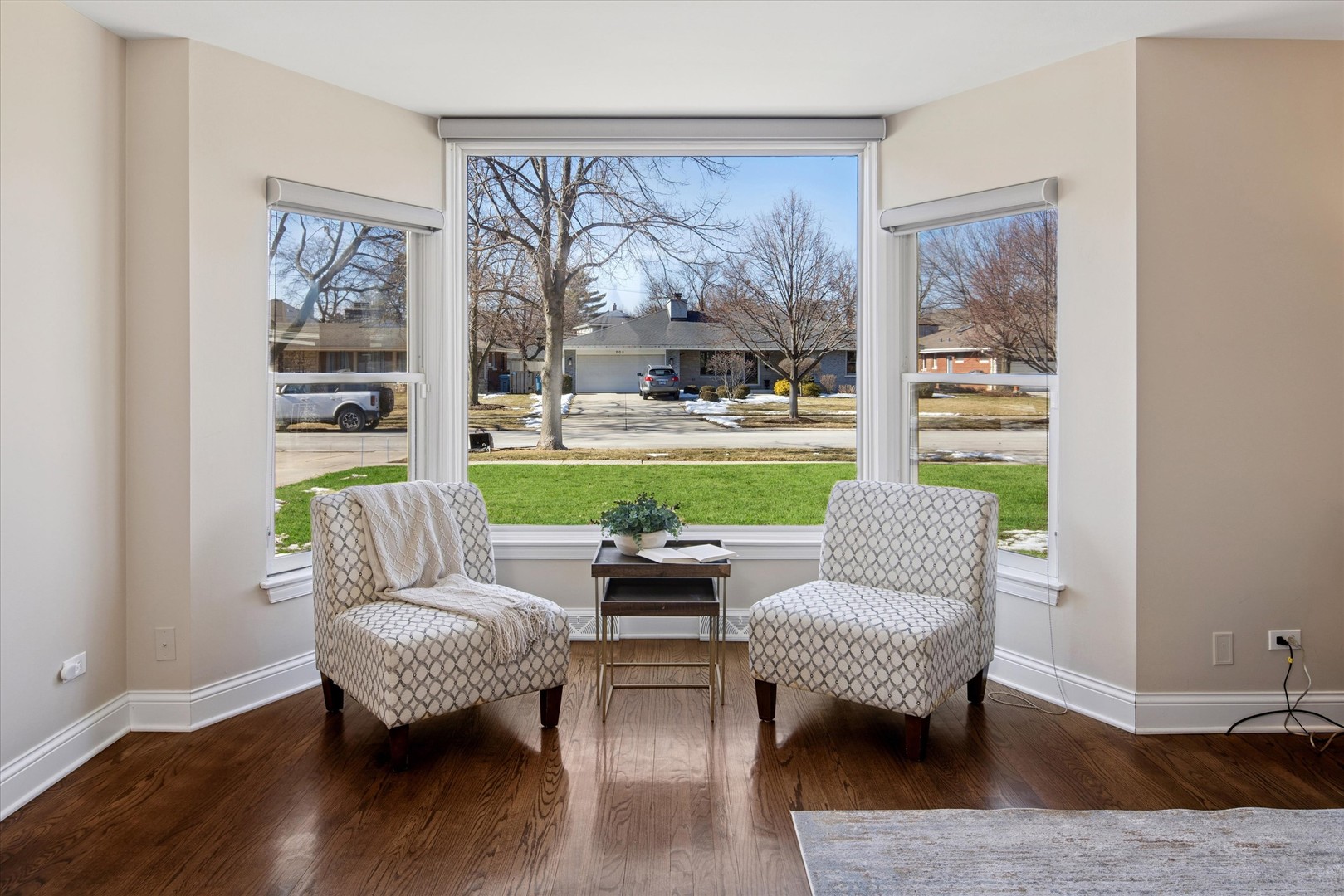 209 N Maison Court, Elmhurst, IL 60126