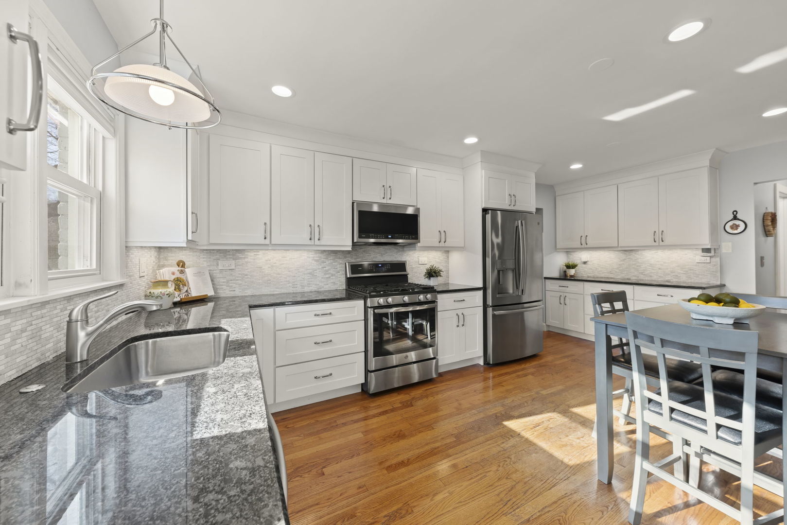 582 Glendale Avenue, Glen Ellyn, IL 60137