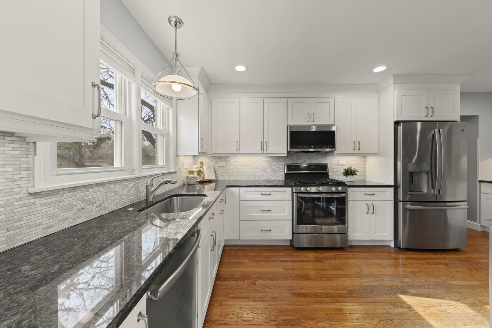 582 Glendale Avenue, Glen Ellyn, IL 60137