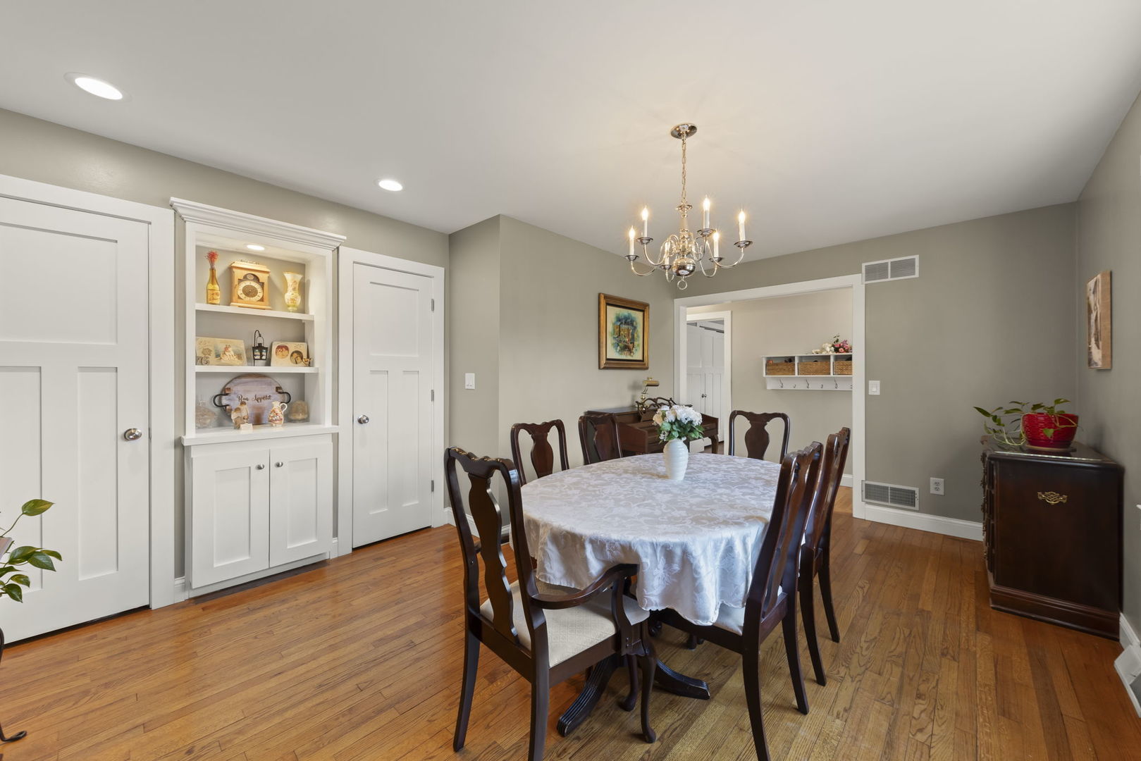 582 Glendale Avenue, Glen Ellyn, IL 60137