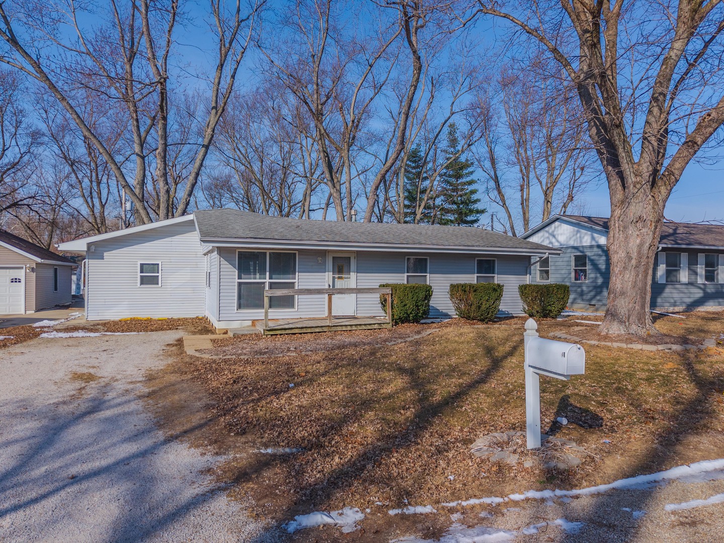 8198 Pine Avenue, Downs, IL 61736