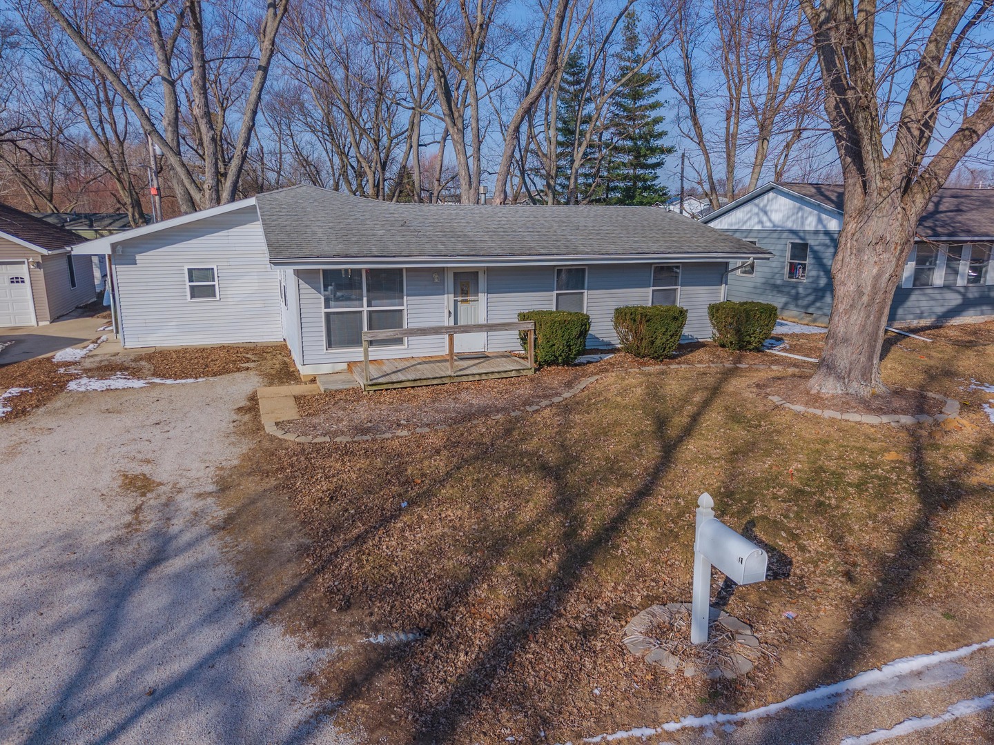8198 Pine Avenue, Downs, IL 61736
