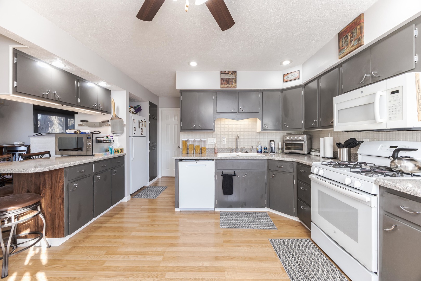 8198 Pine Avenue, Downs, IL 61736