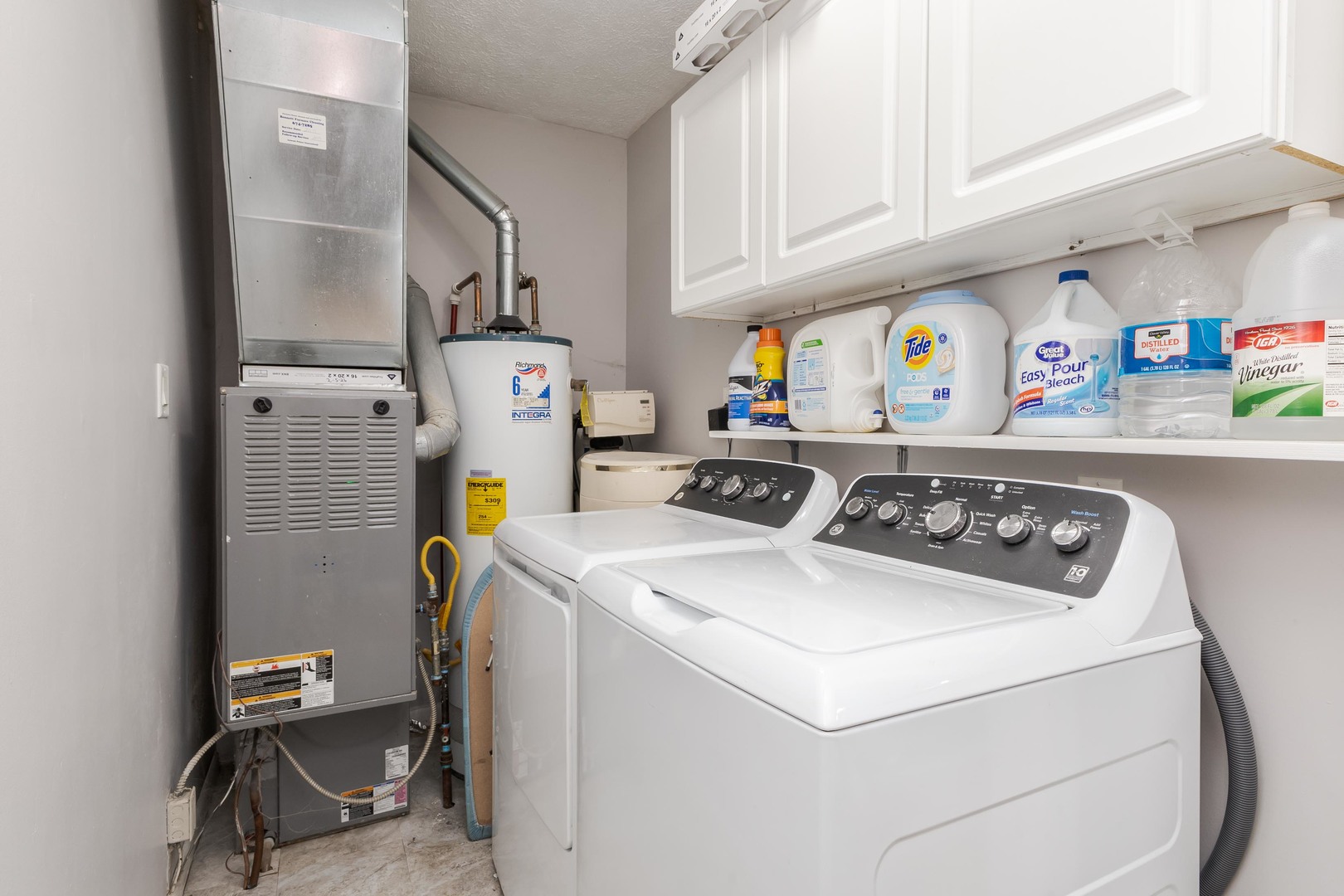 8198 Pine Avenue, Downs, IL 61736