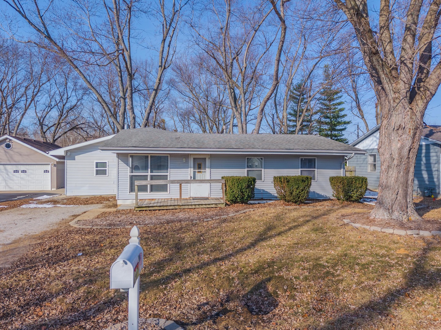8198 Pine Avenue, Downs, IL 61736