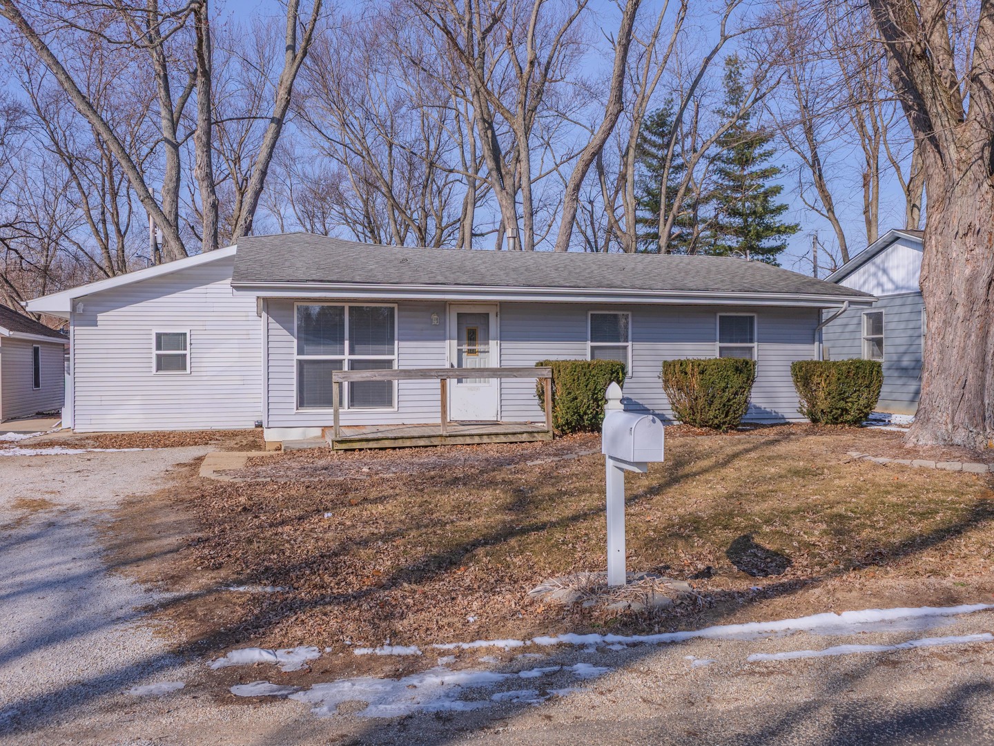 8198 Pine Avenue, Downs, IL 61736