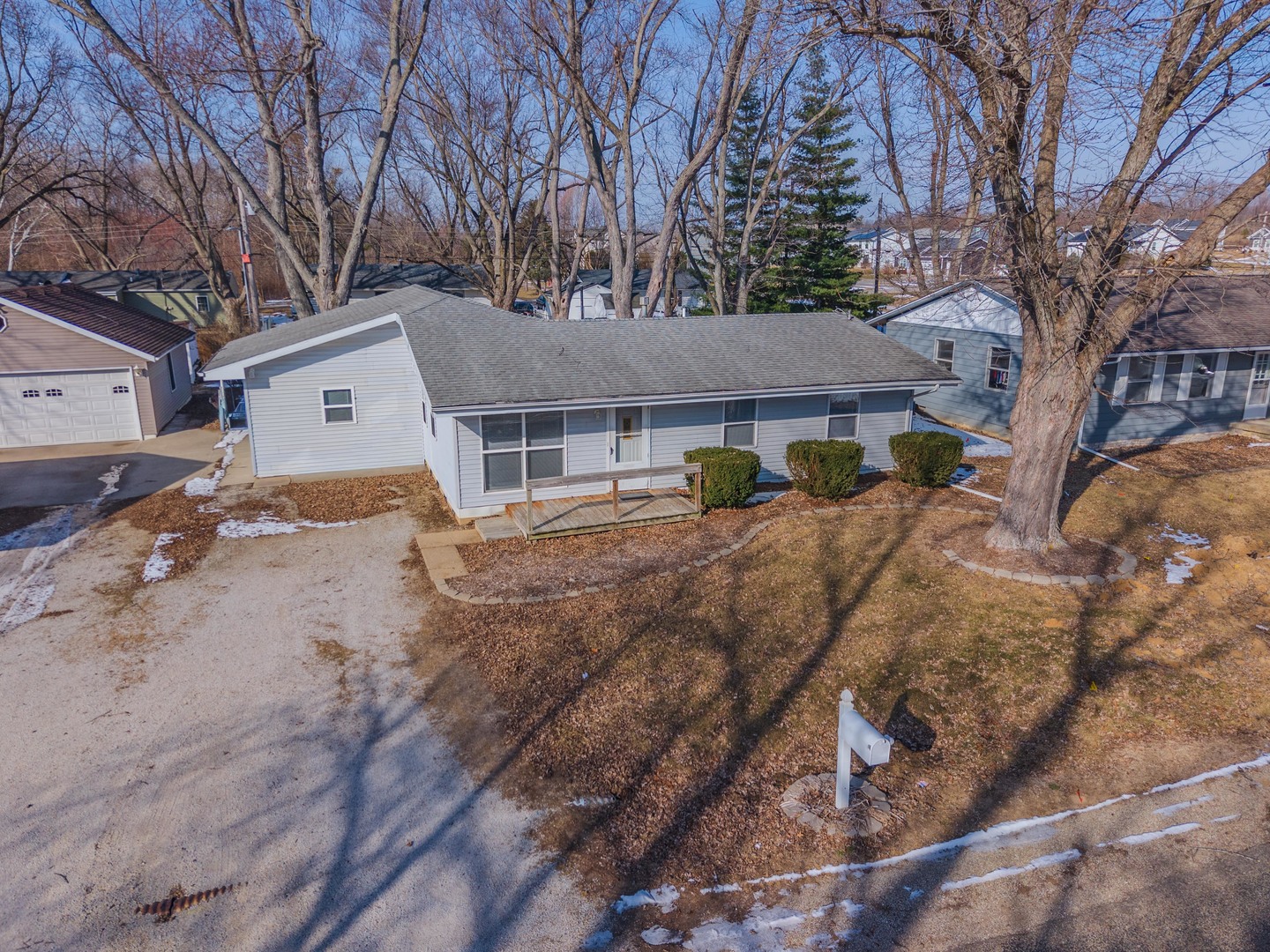 8198 Pine Avenue, Downs, IL 61736