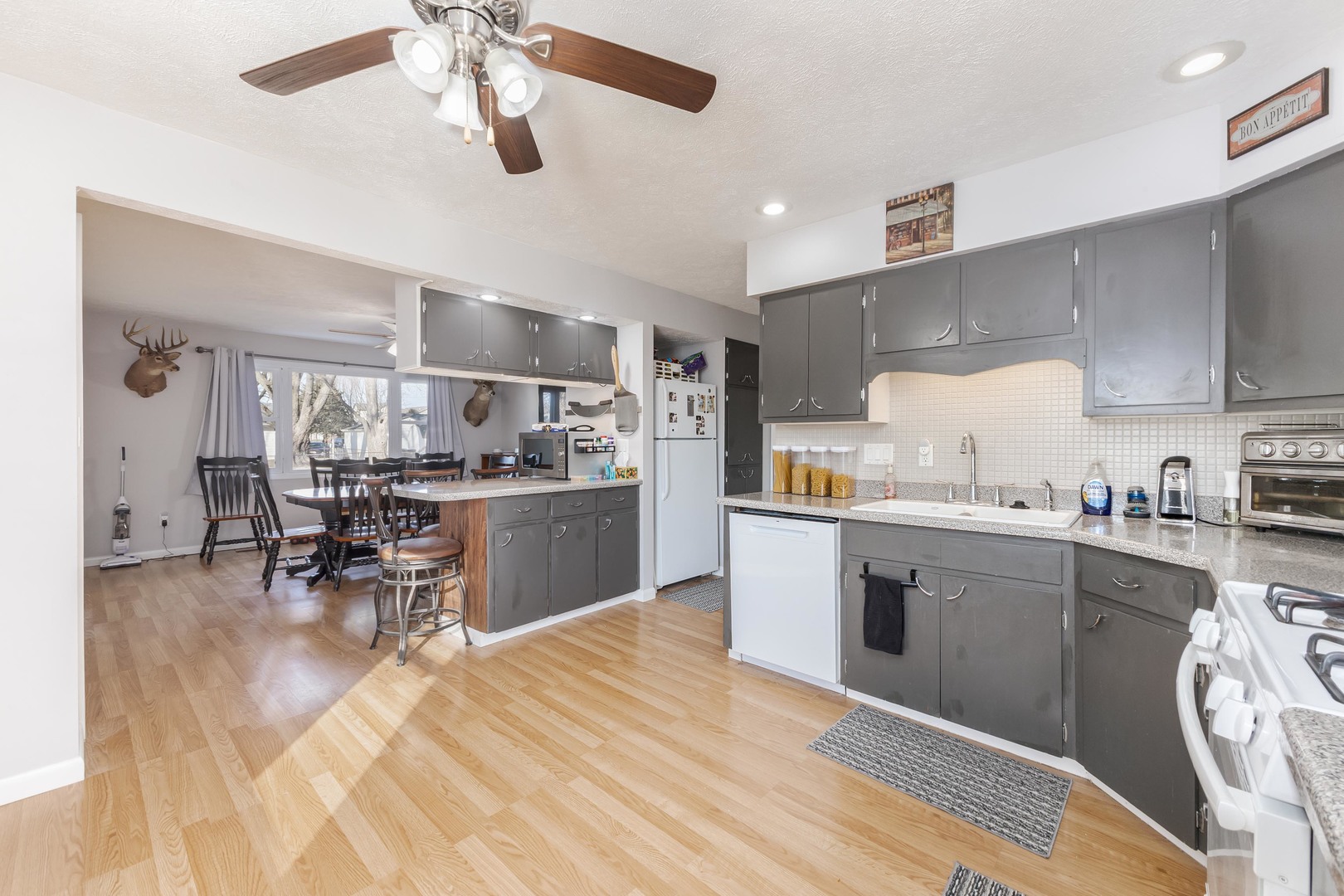 8198 Pine Avenue, Downs, IL 61736