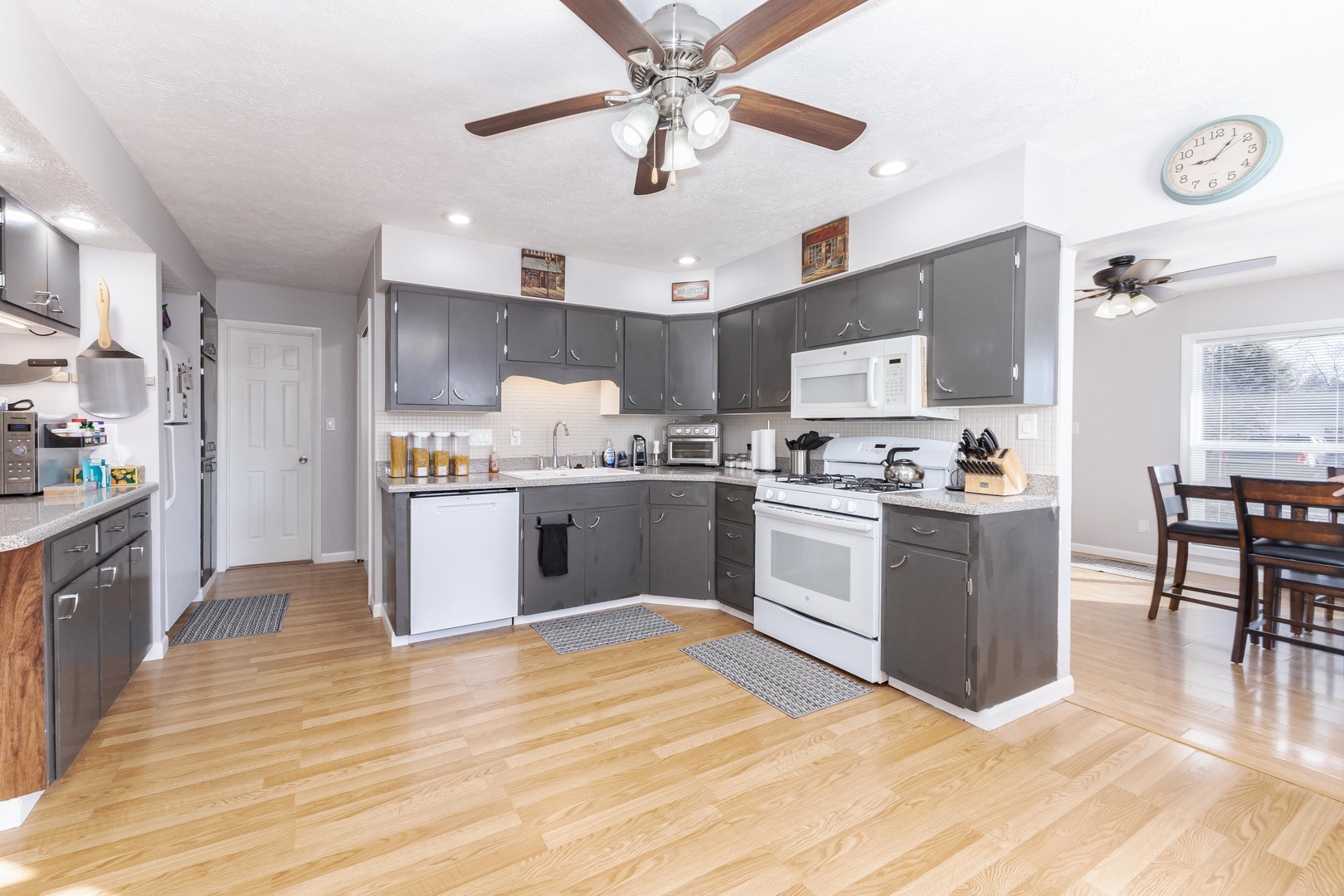 8198 Pine Avenue, Downs, IL 61736