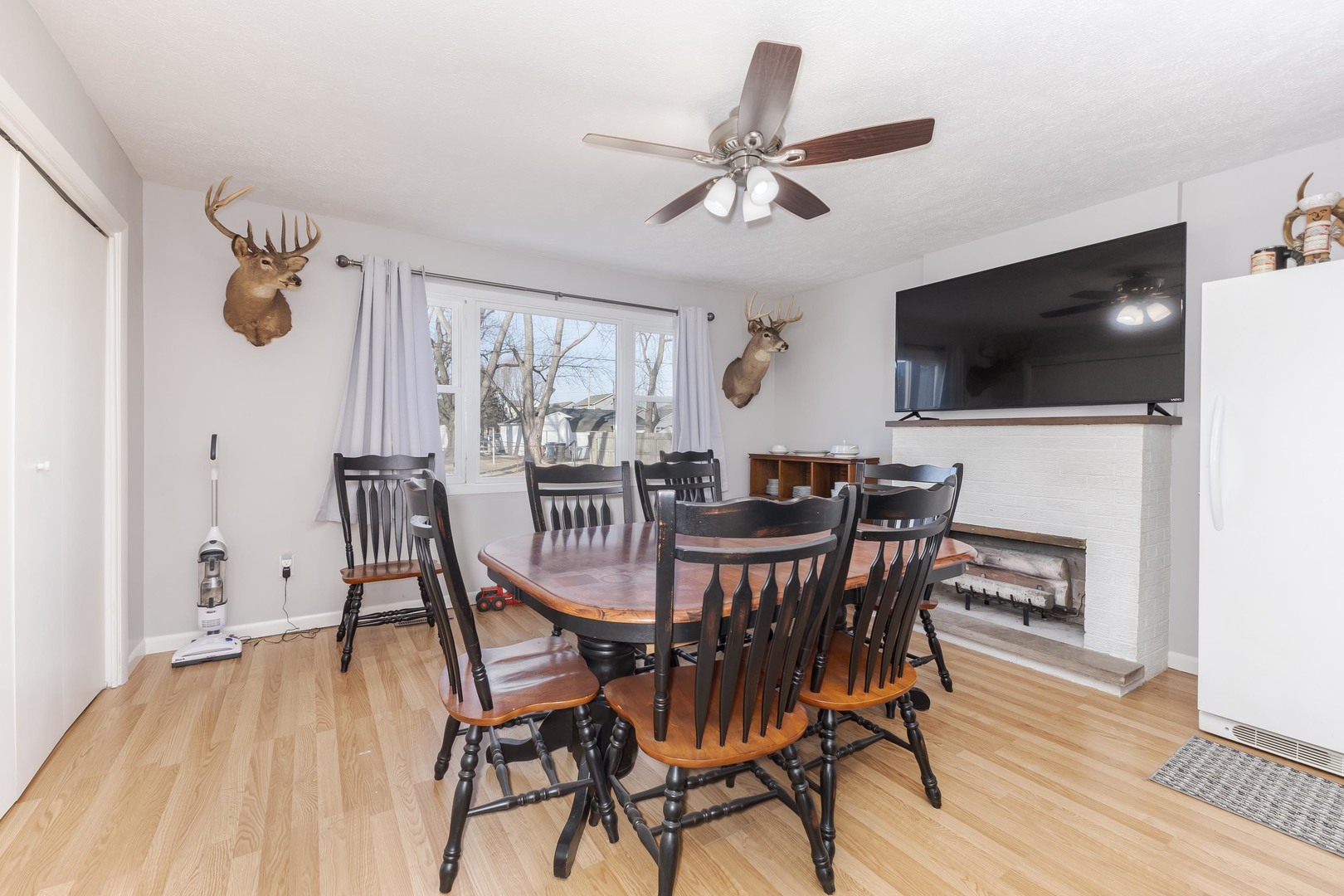 8198 Pine Avenue, Downs, IL 61736