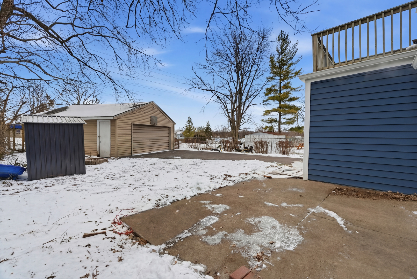 233 E Hawthorne Drive, Round Lake Beach, IL 60073