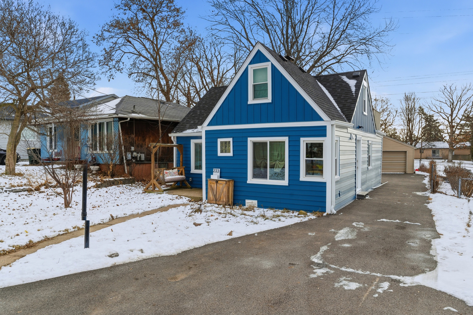 233 E Hawthrone Drive, Round Lake Beach, IL 60073