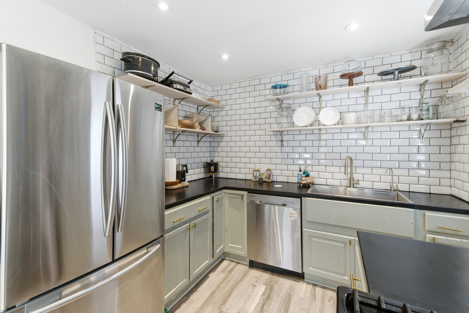 233 E Hawthorne Drive, Round Lake Beach, IL 60073