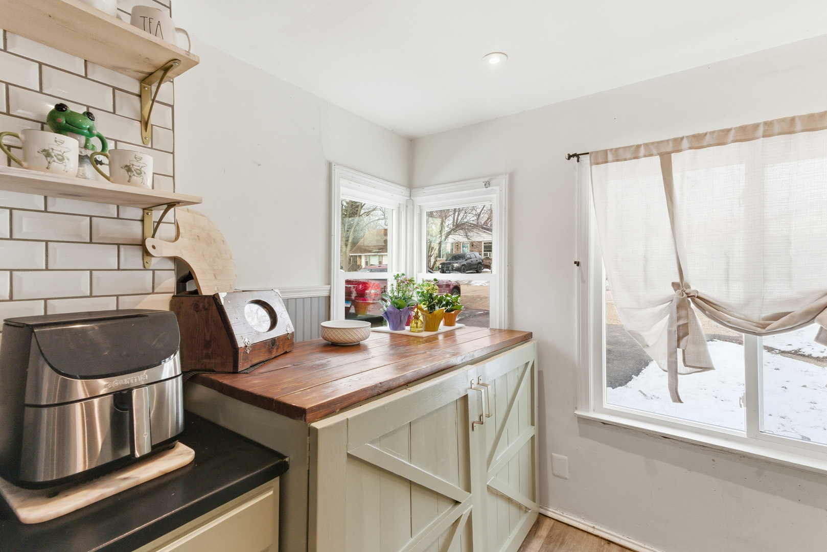 233 E Hawthorne Drive, Round Lake Beach, IL 60073