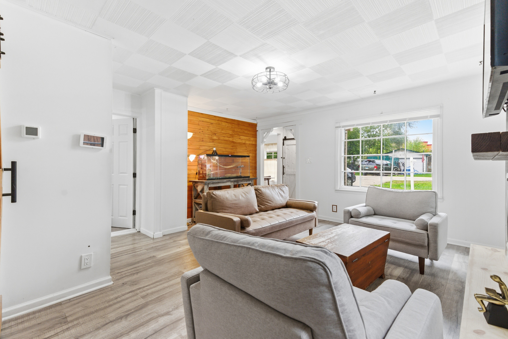 233 E Hawthrone Drive, Round Lake Beach, IL 60073