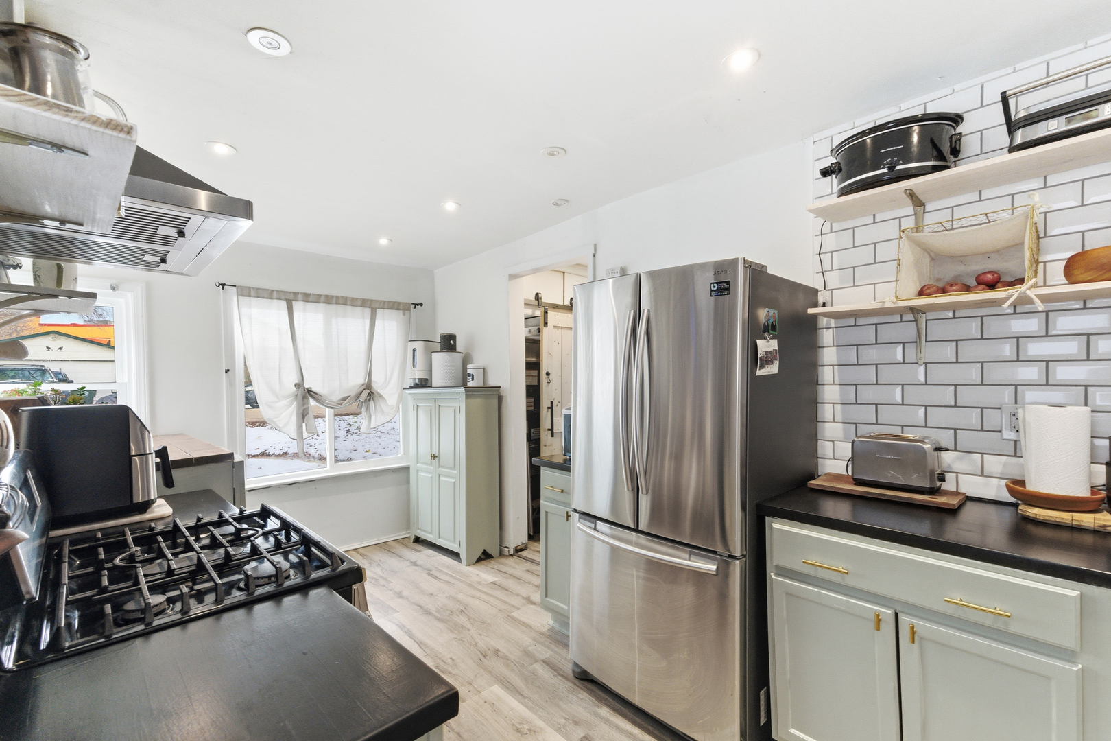 233 E Hawthorne Drive, Round Lake Beach, IL 60073