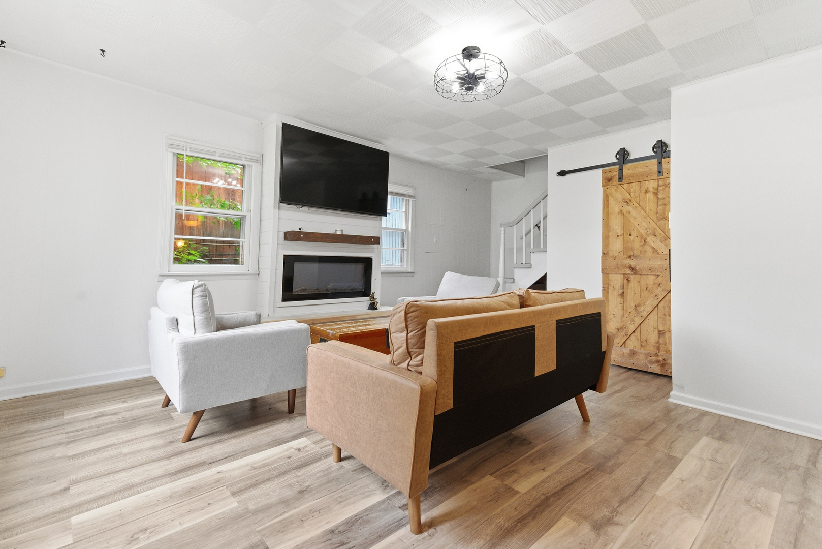 233 E Hawthrone Drive, Round Lake Beach, IL 60073