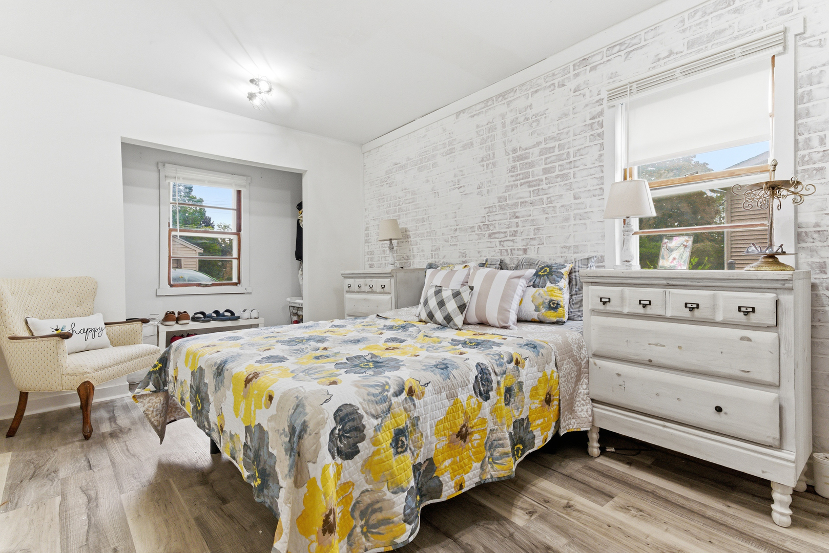 233 E Hawthorne Drive, Round Lake Beach, IL 60073