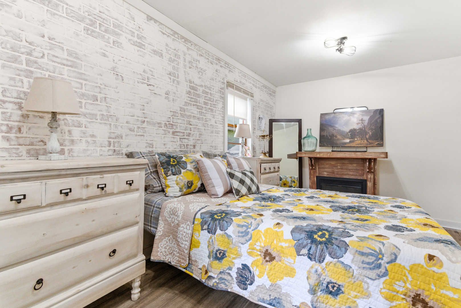 233 E Hawthorne Drive, Round Lake Beach, IL 60073