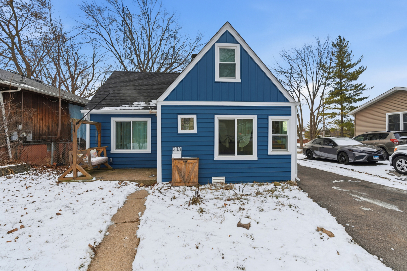 233 E Hawthrone Drive, Round Lake Beach, IL 60073