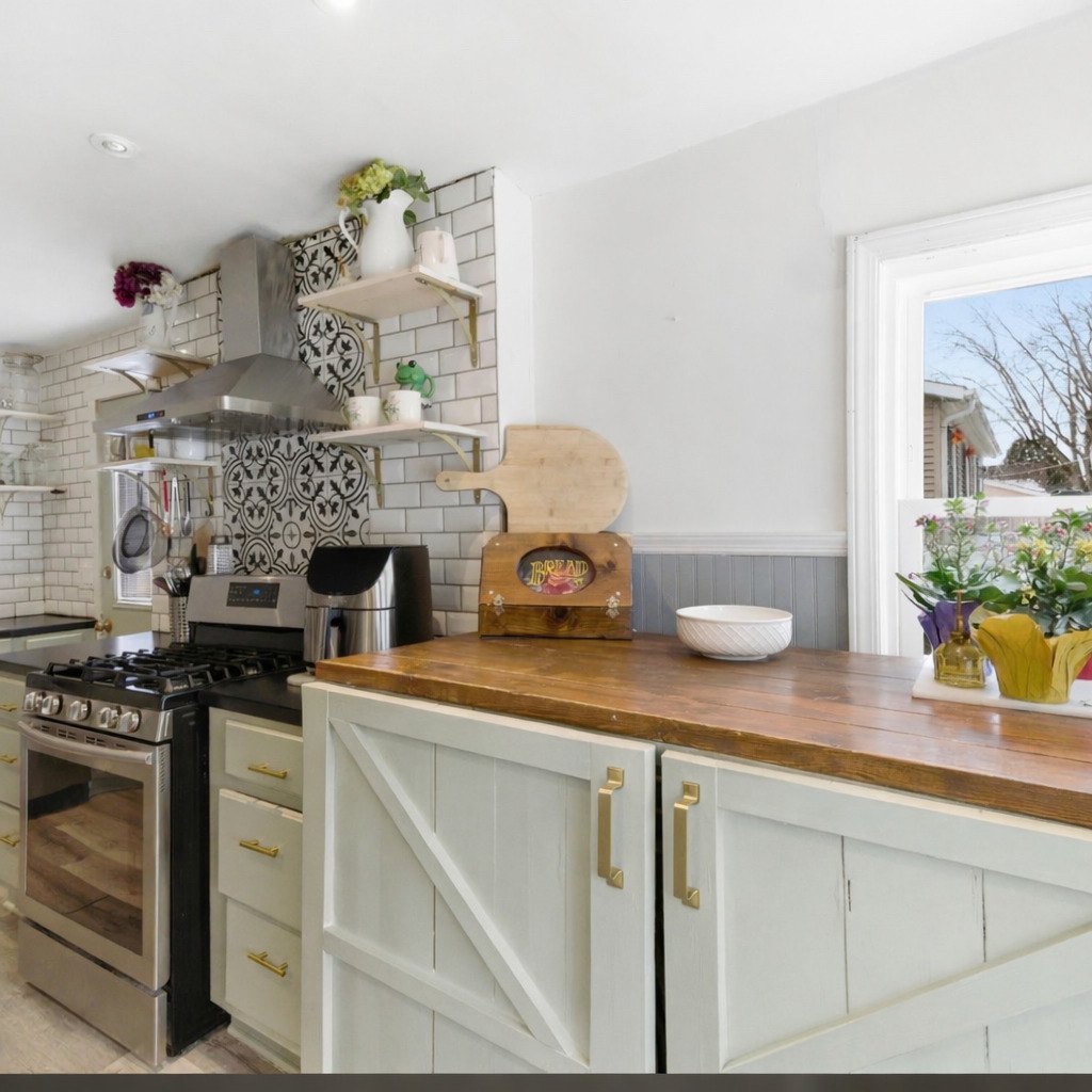 233 E Hawthorne Drive, Round Lake Beach, IL 60073