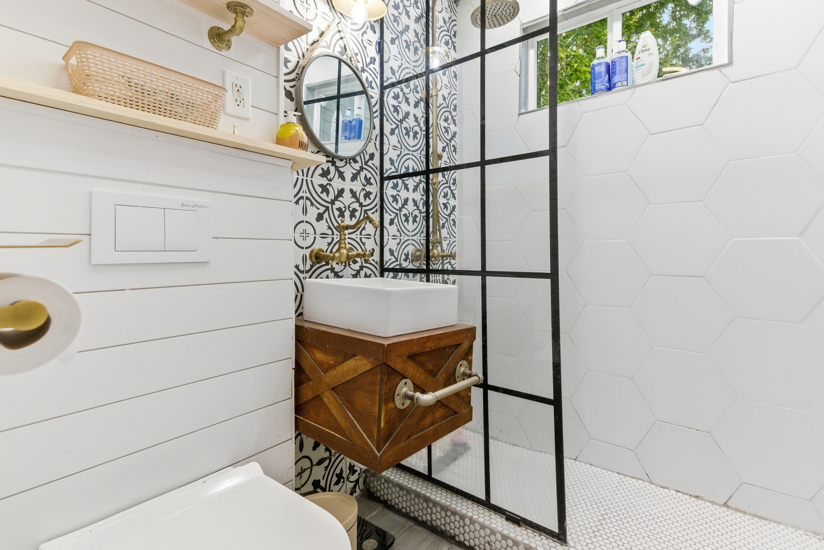 233 E Hawthorne Drive, Round Lake Beach, IL 60073