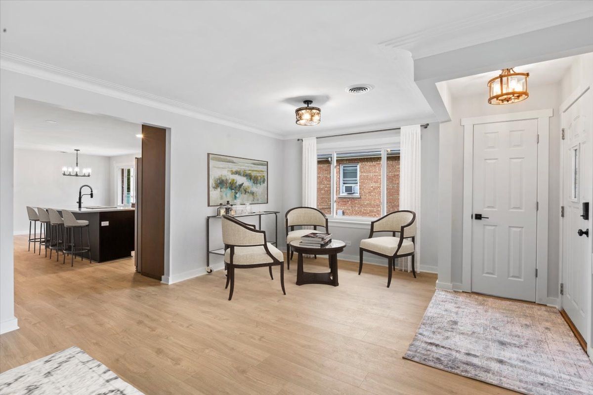 10206 S Saint Louis Avenue, Evergreen Park, IL 60805