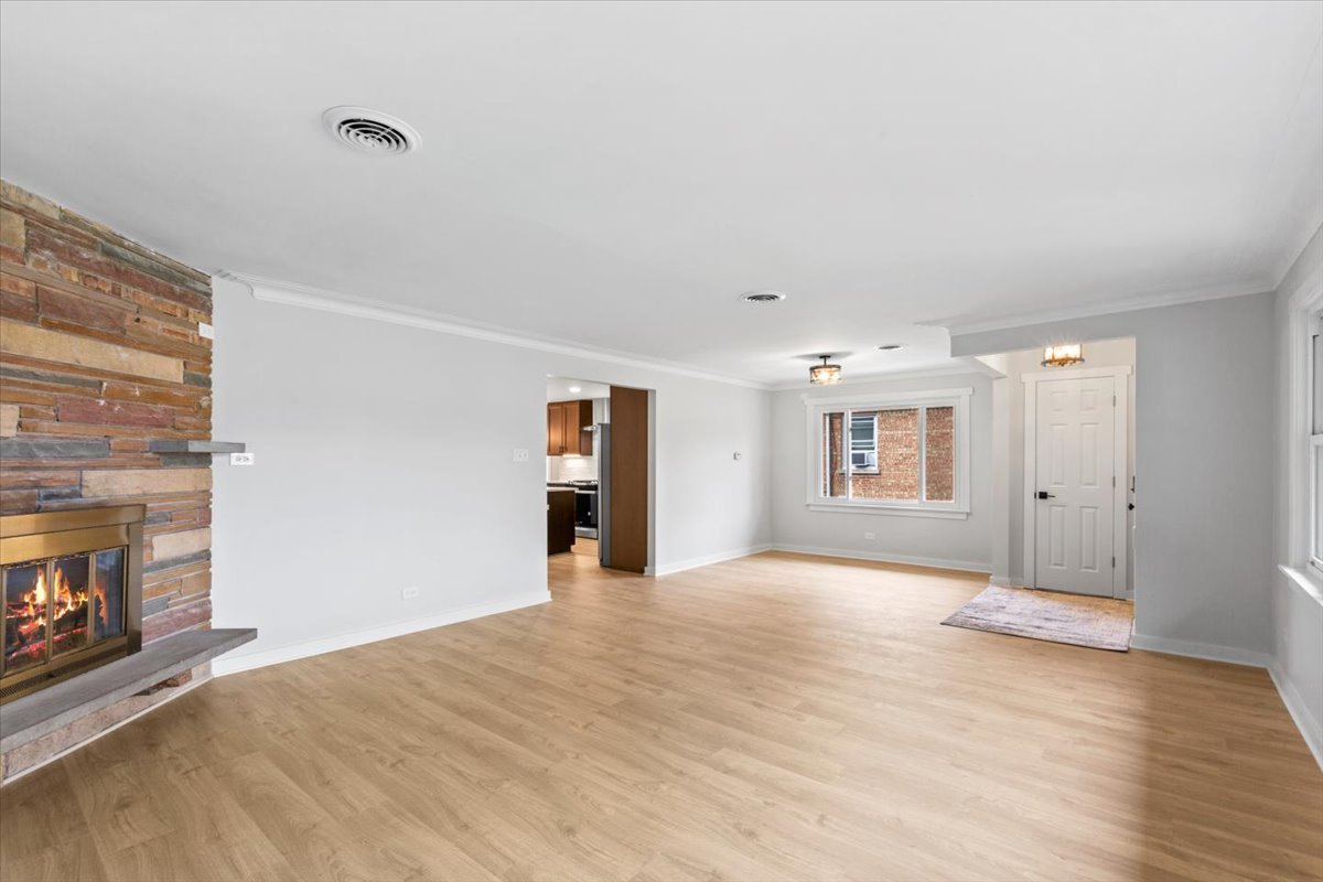 10206 S Saint Louis Avenue, Evergreen Park, IL 60805