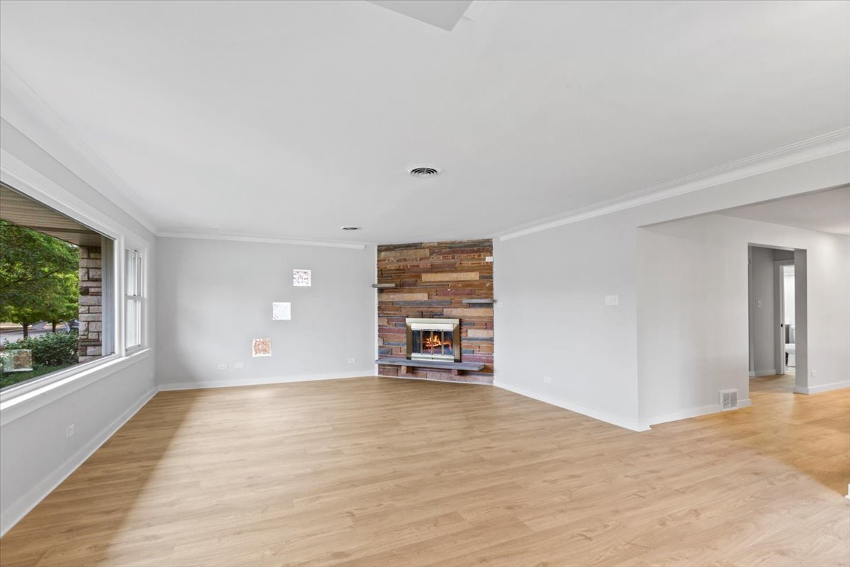 10206 S Saint Louis Avenue, Evergreen Park, IL 60805