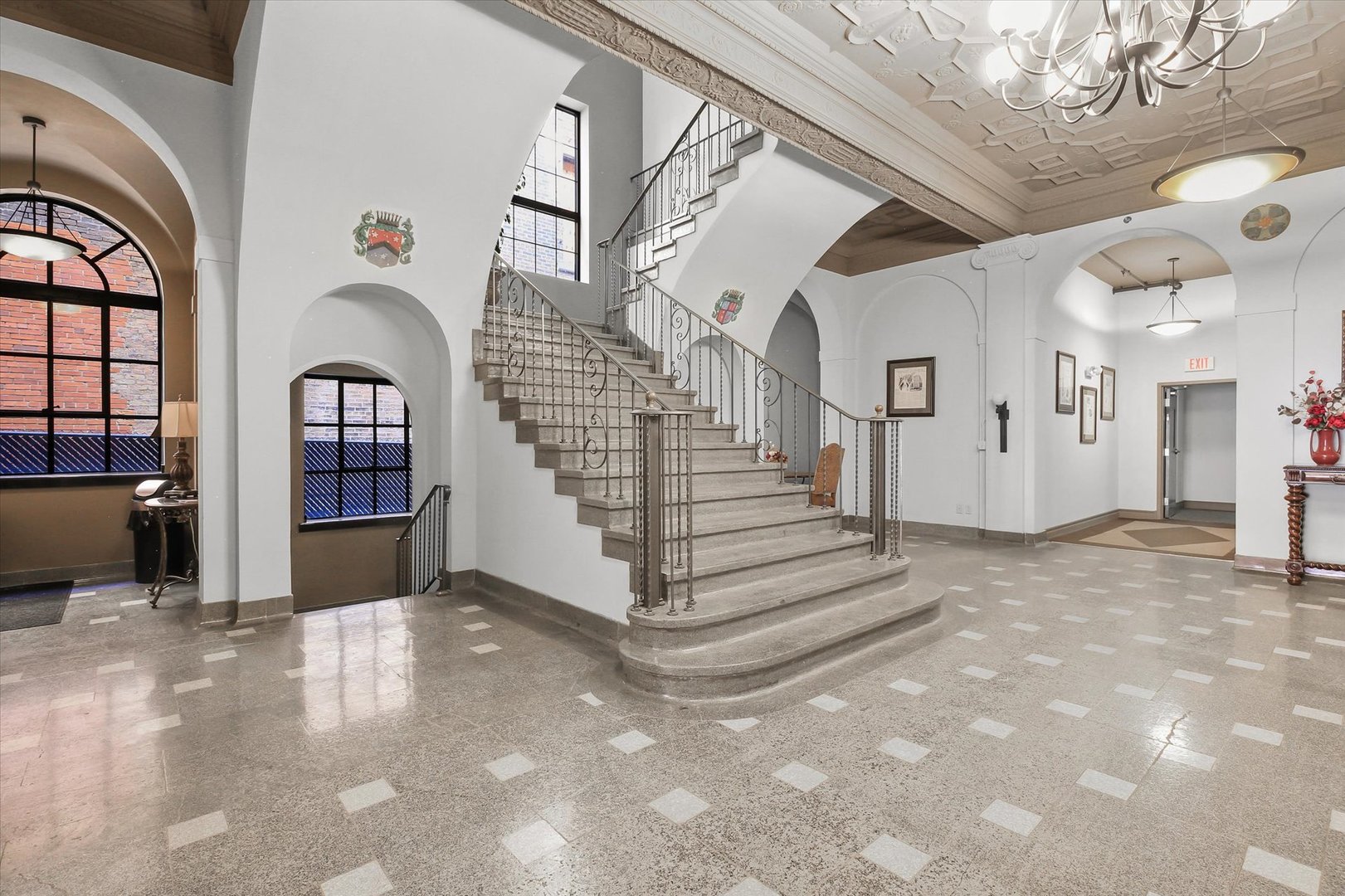 212 N Center Street #202, Bloomington, IL 61701