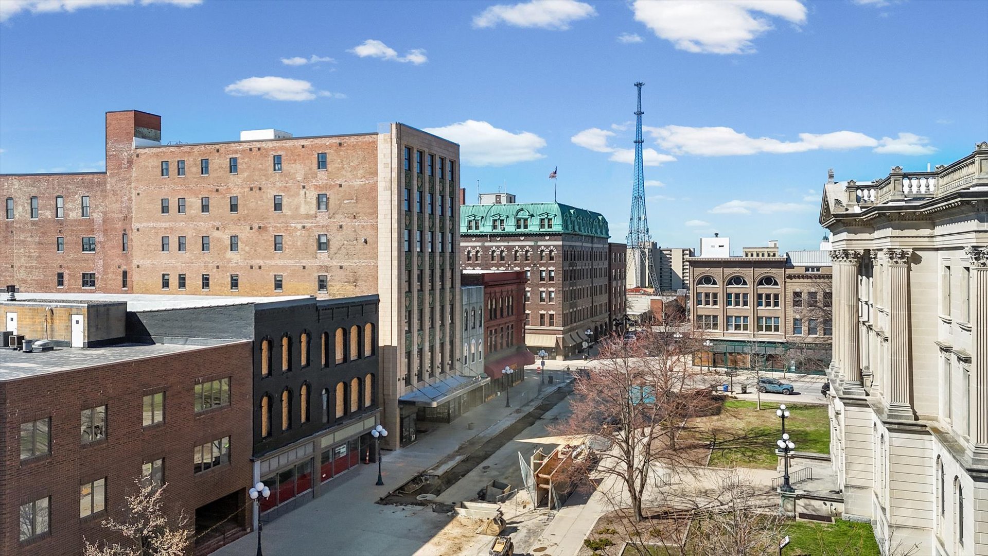 212 N Center Street #202, Bloomington, IL 61701