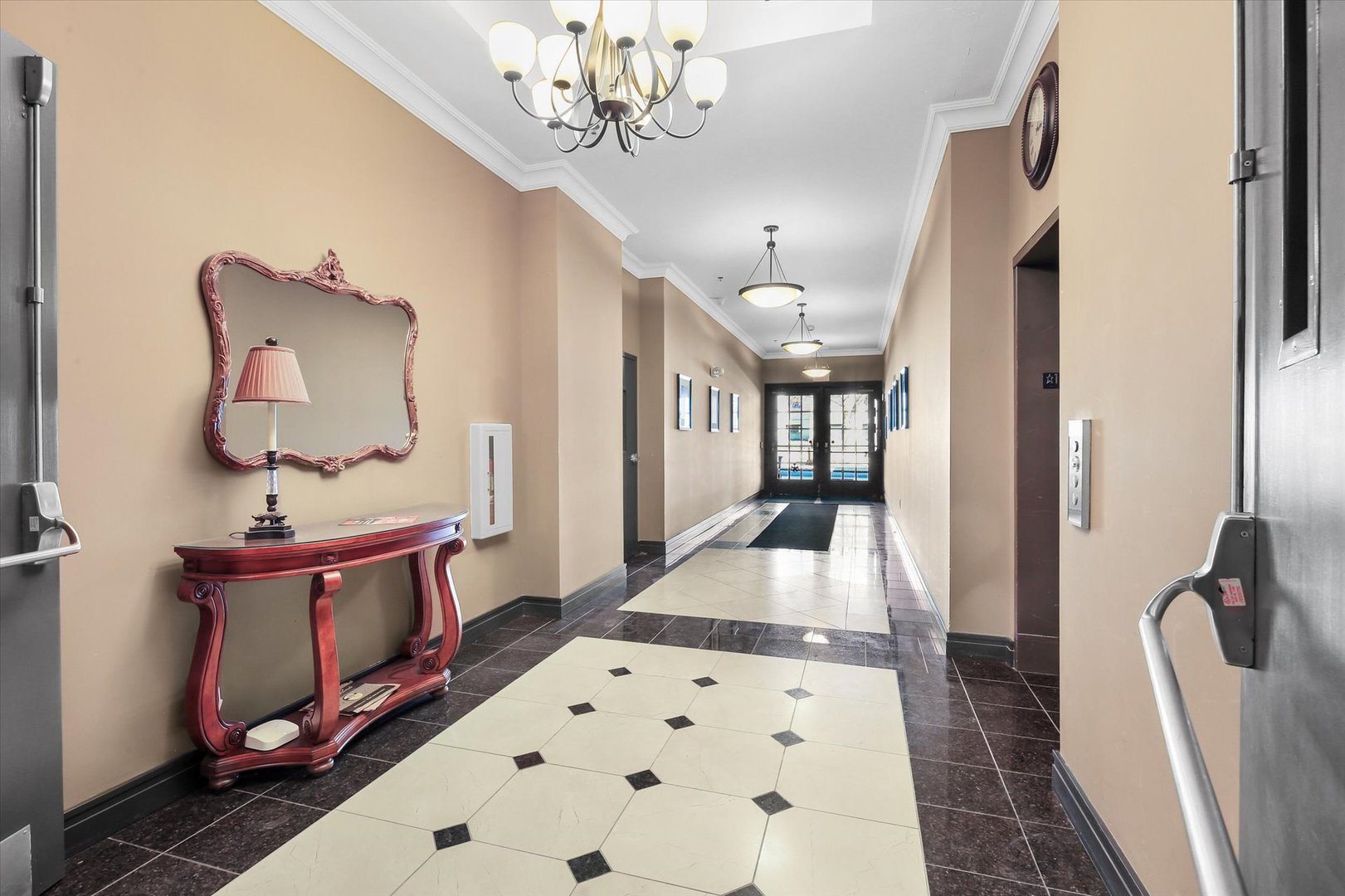 212 N Center Street #202, Bloomington, IL 61701