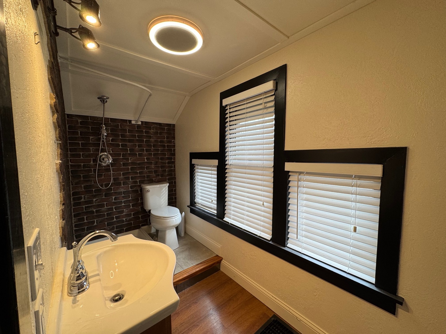 4604 Fairview Avenue, Downers Grove, IL 60515