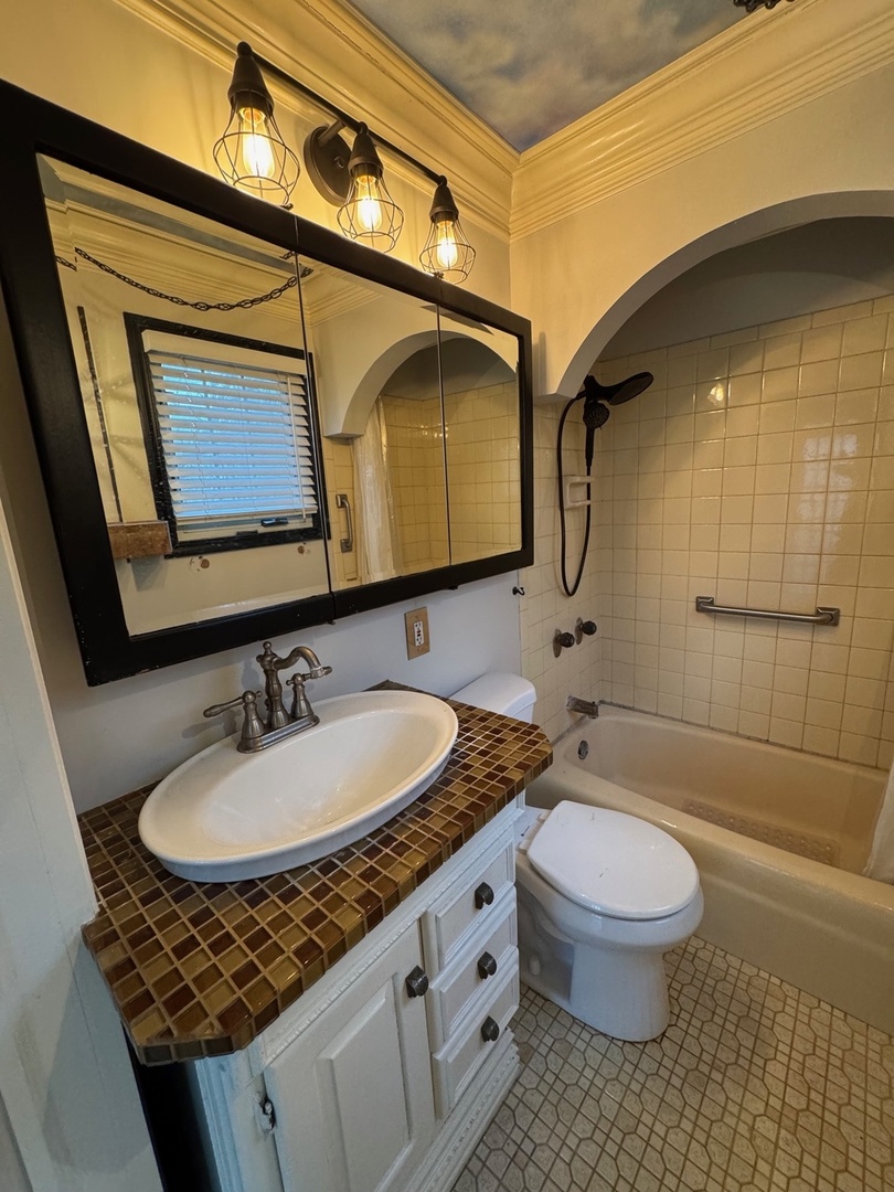 4604 Fairview Avenue, Downers Grove, IL 60515