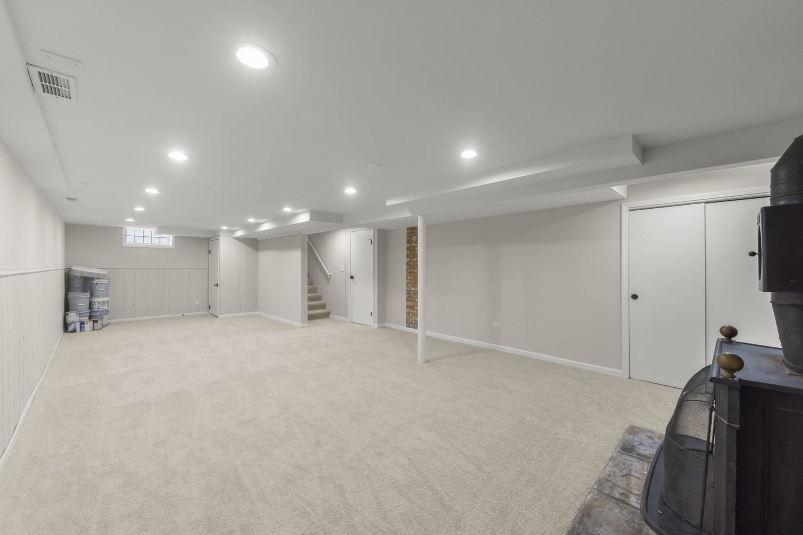 956 S Cadwell Avenue, Elmhurst, IL 60126