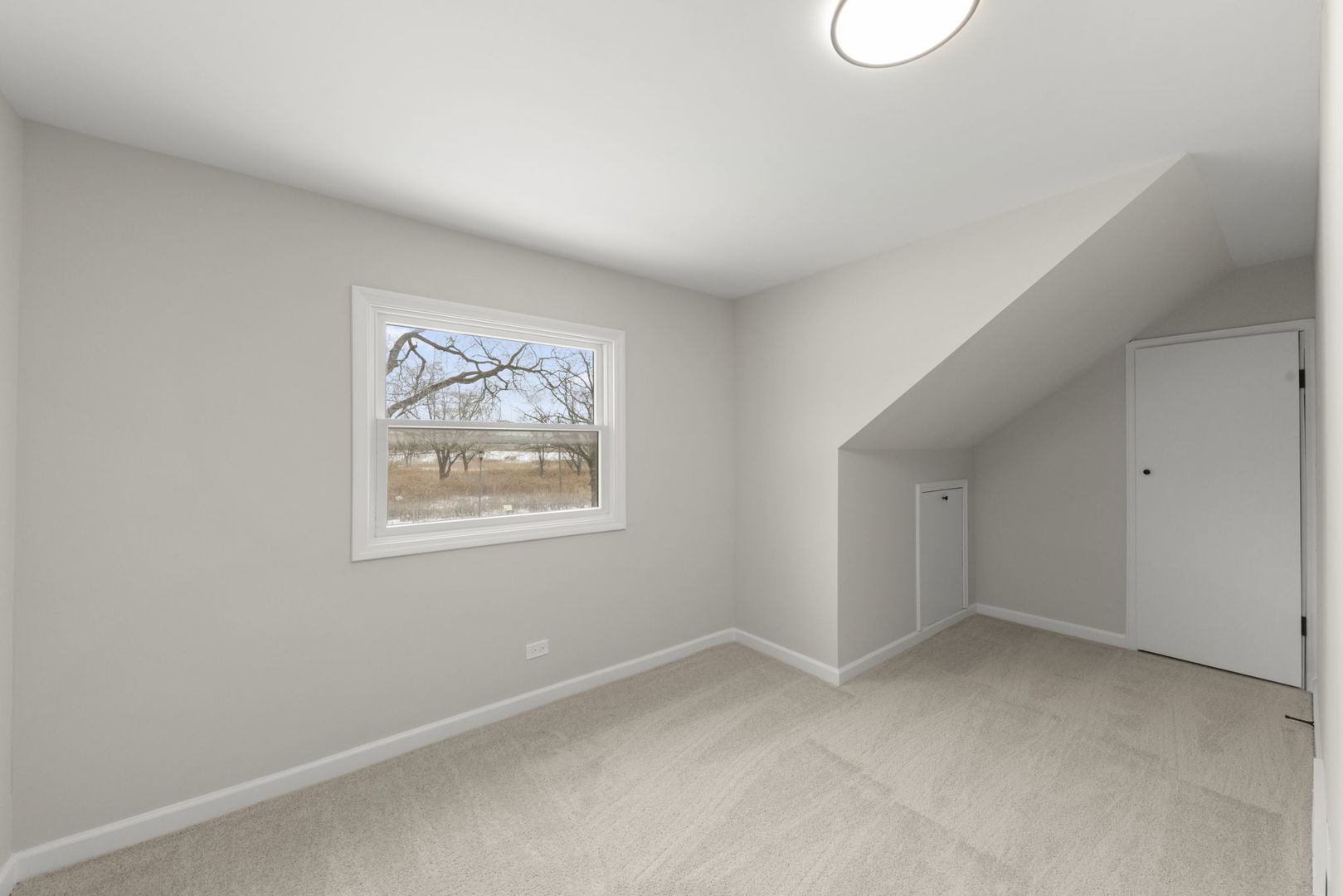 956 S Cadwell Avenue, Elmhurst, IL 60126