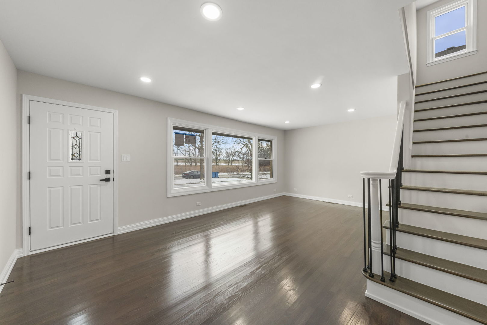 956 S Cadwell Avenue, Elmhurst, IL 60126