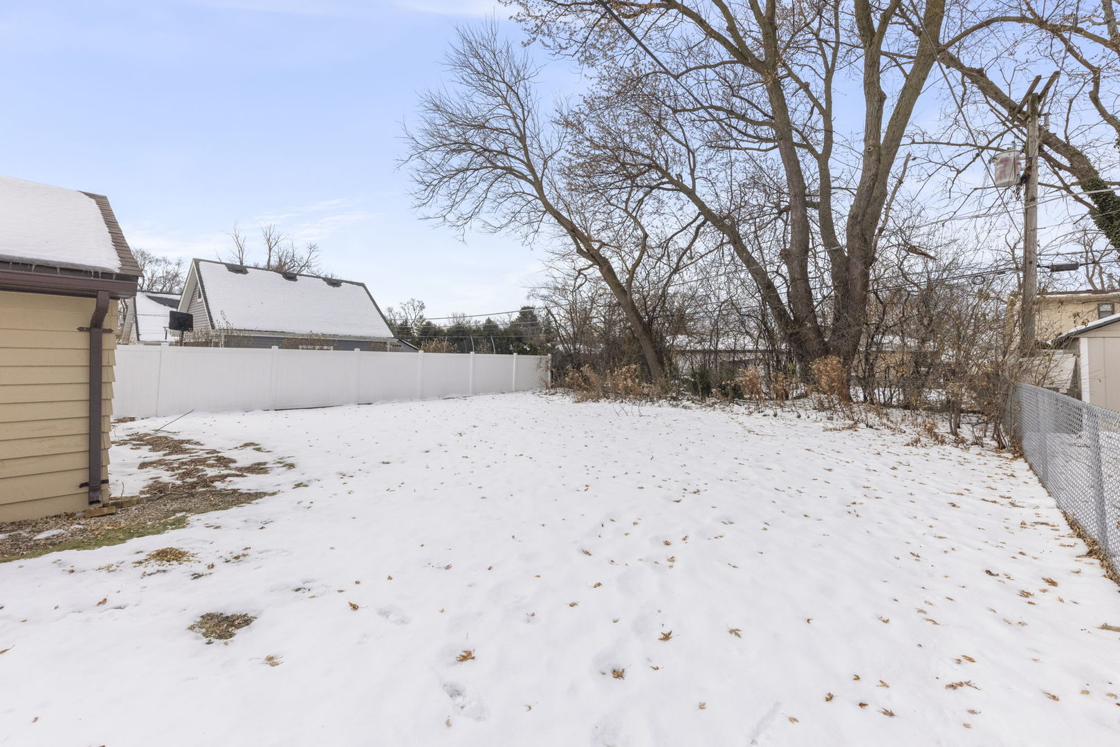 956 S Cadwell Avenue, Elmhurst, IL 60126