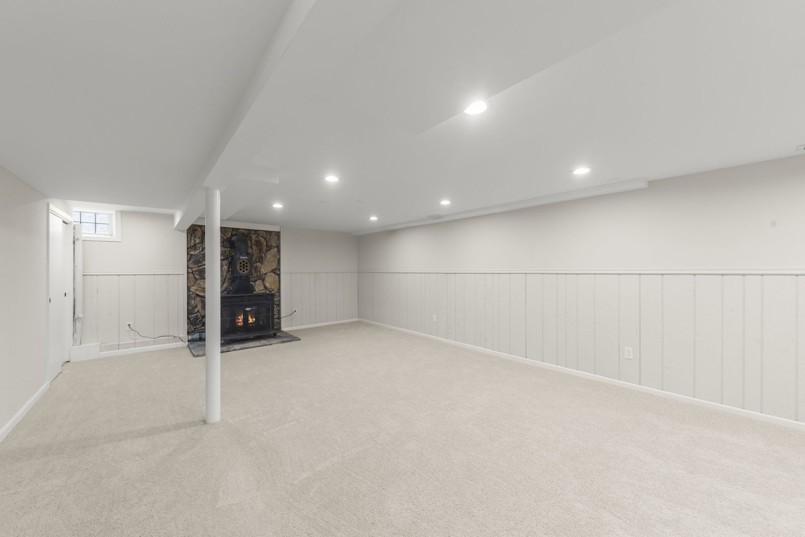 956 S Cadwell Avenue, Elmhurst, IL 60126