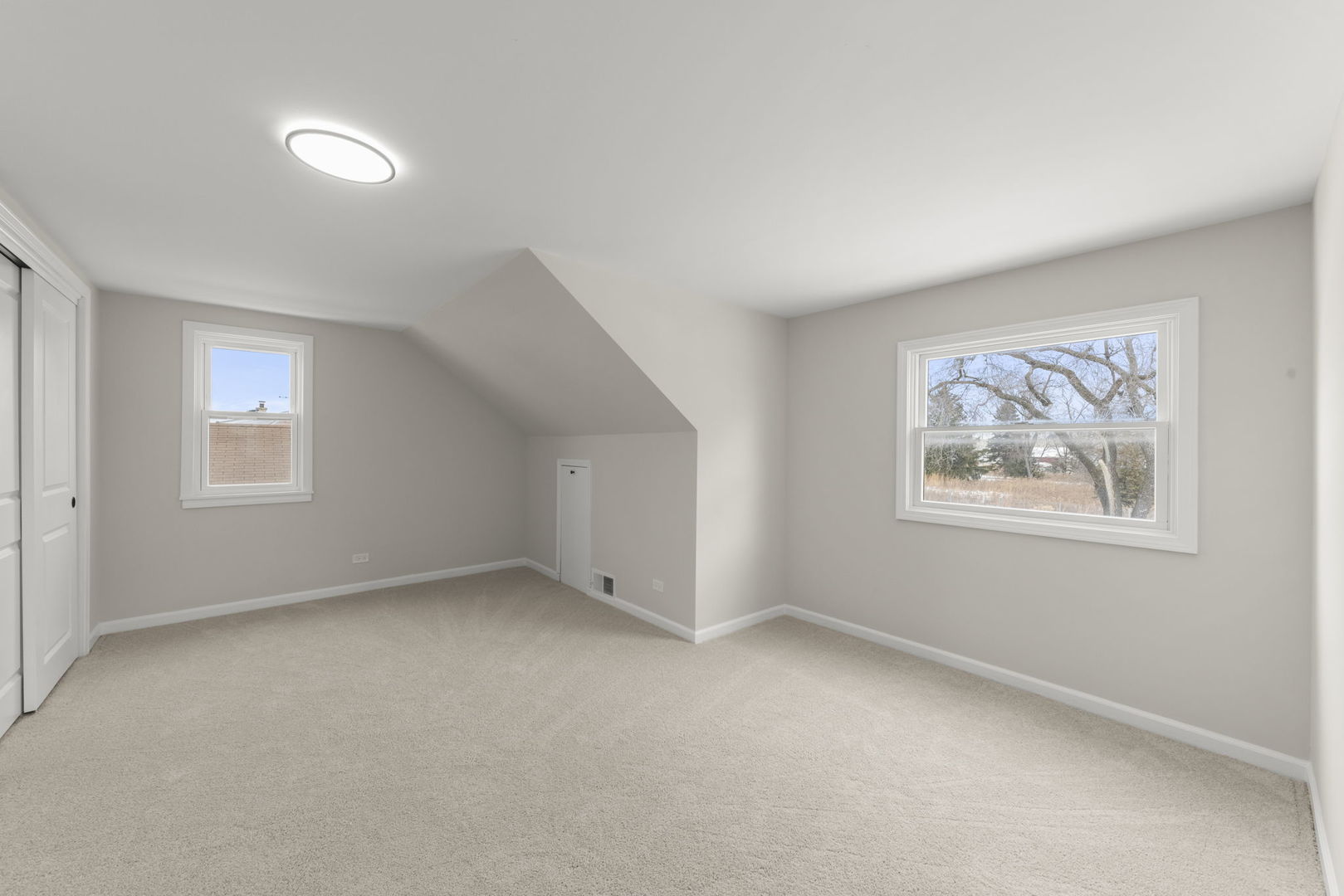 956 S Cadwell Avenue, Elmhurst, IL 60126