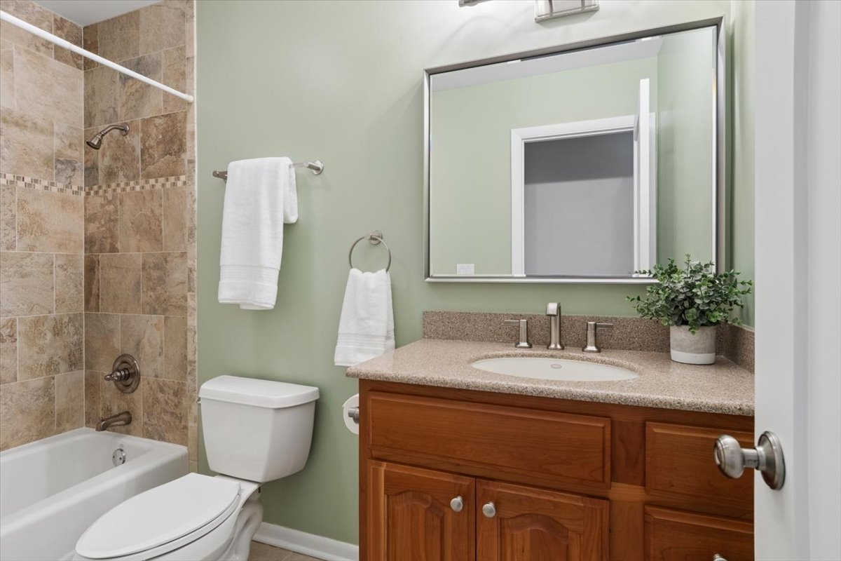 6644 Stowe Court, Lisle, IL 60532