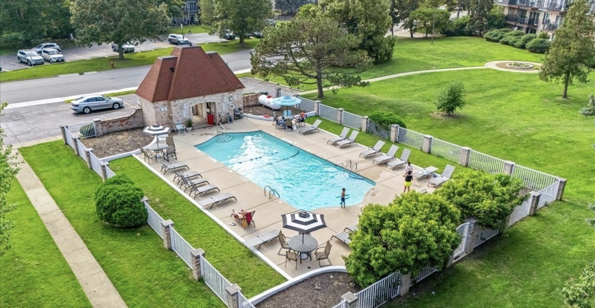 5200 Carriageway Drive #117, Rolling Meadows, IL 60008