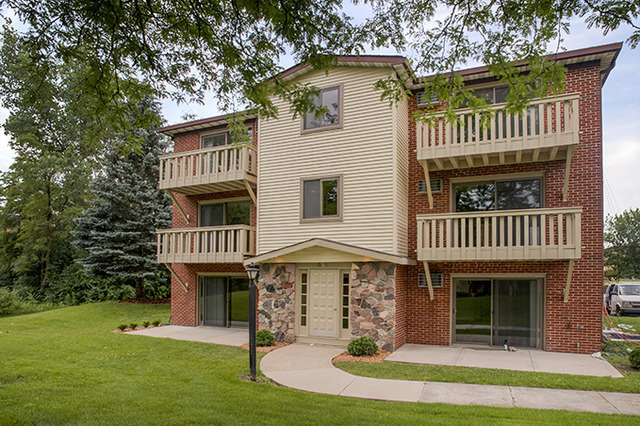 621 W 65th Street #6, Westmont, IL 60559