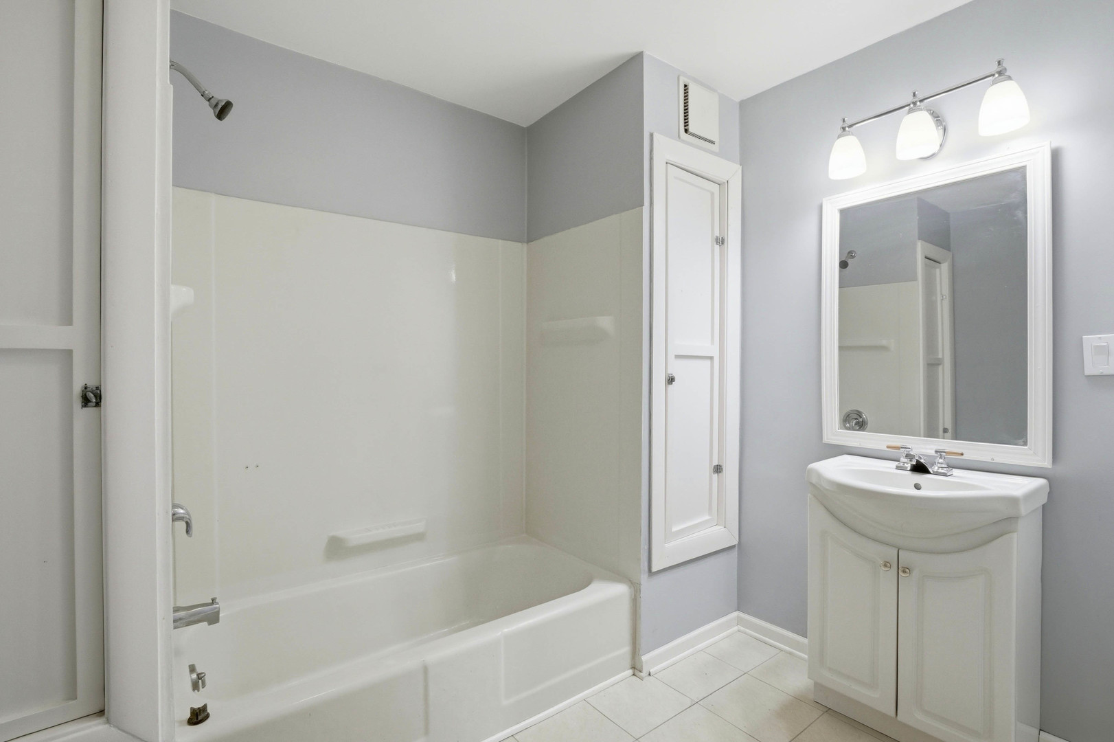 21870 W Lake Avenue, Round Lake, IL 60073