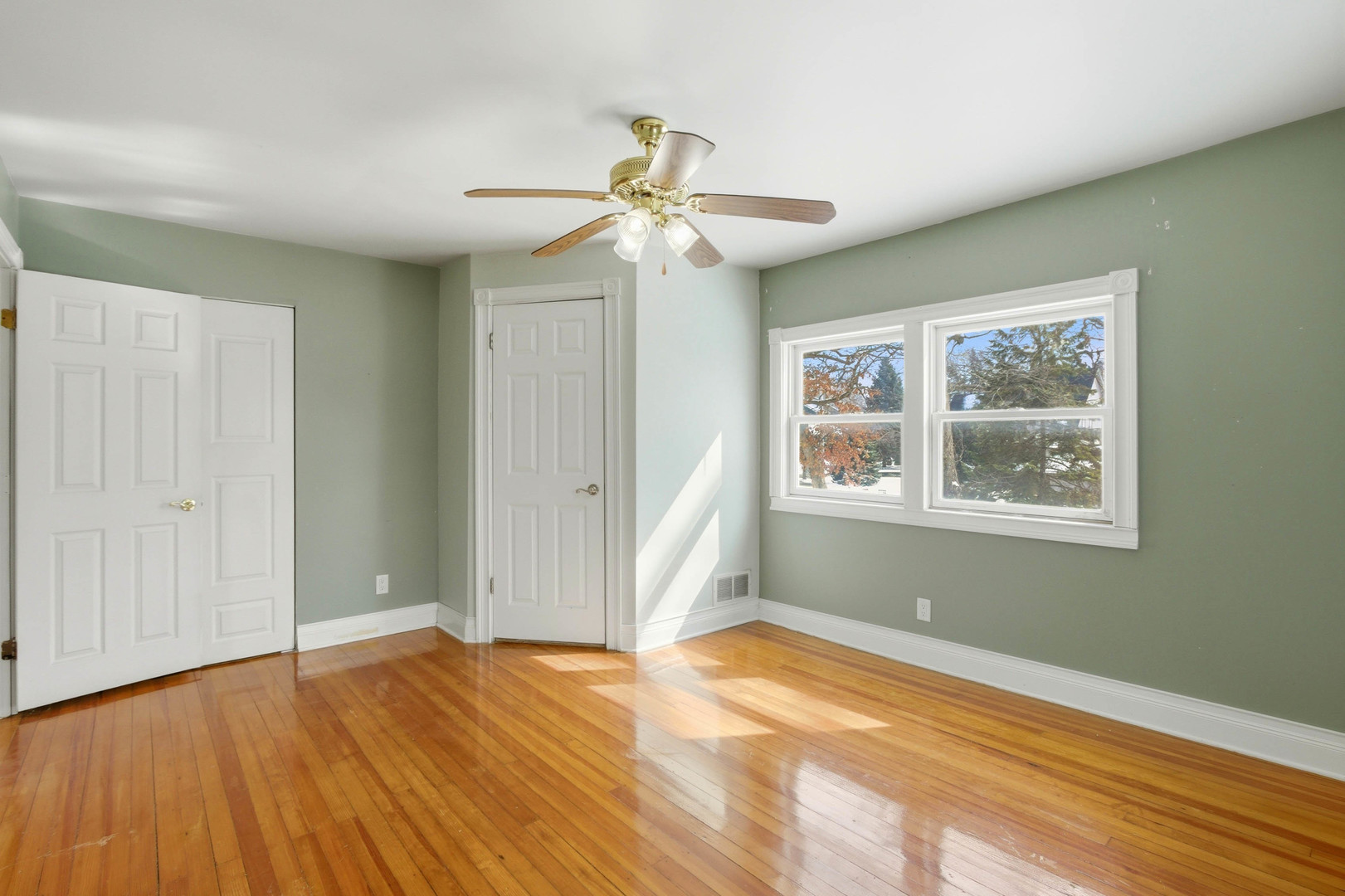 21870 W Lake Avenue, Round Lake, IL 60073