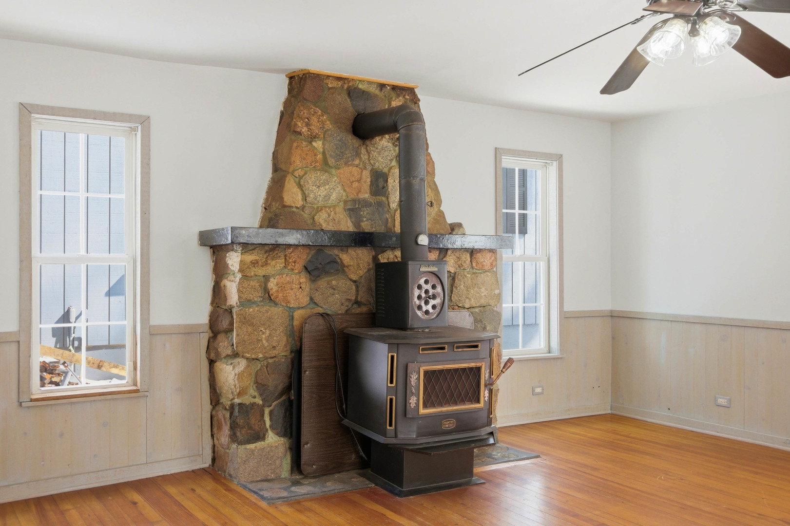 21870 W Lake Avenue, Round Lake, IL 60073