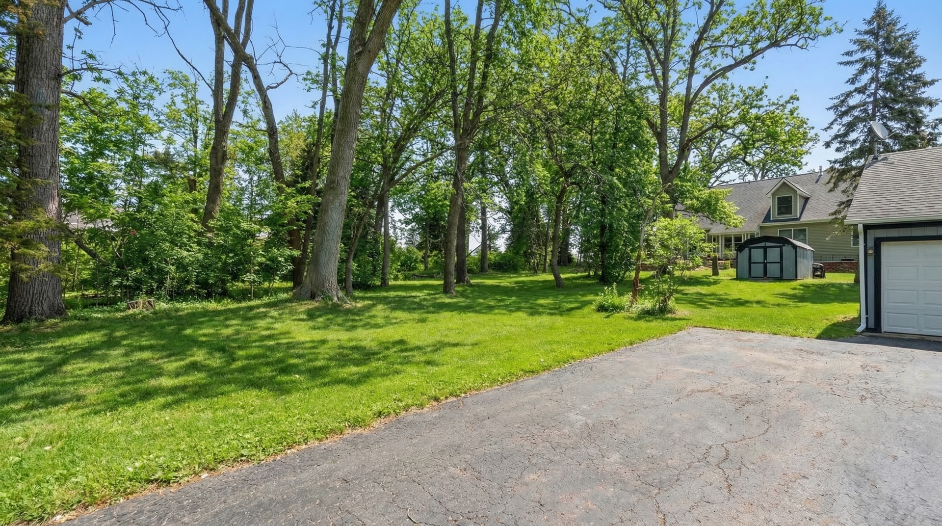 21870 W Lake Avenue, Round Lake, IL 60073