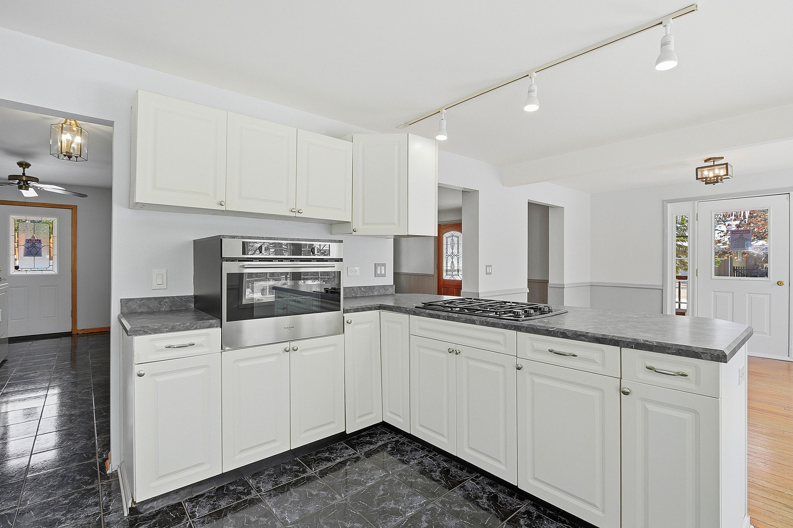 21870 W Lake Avenue, Round Lake, IL 60073