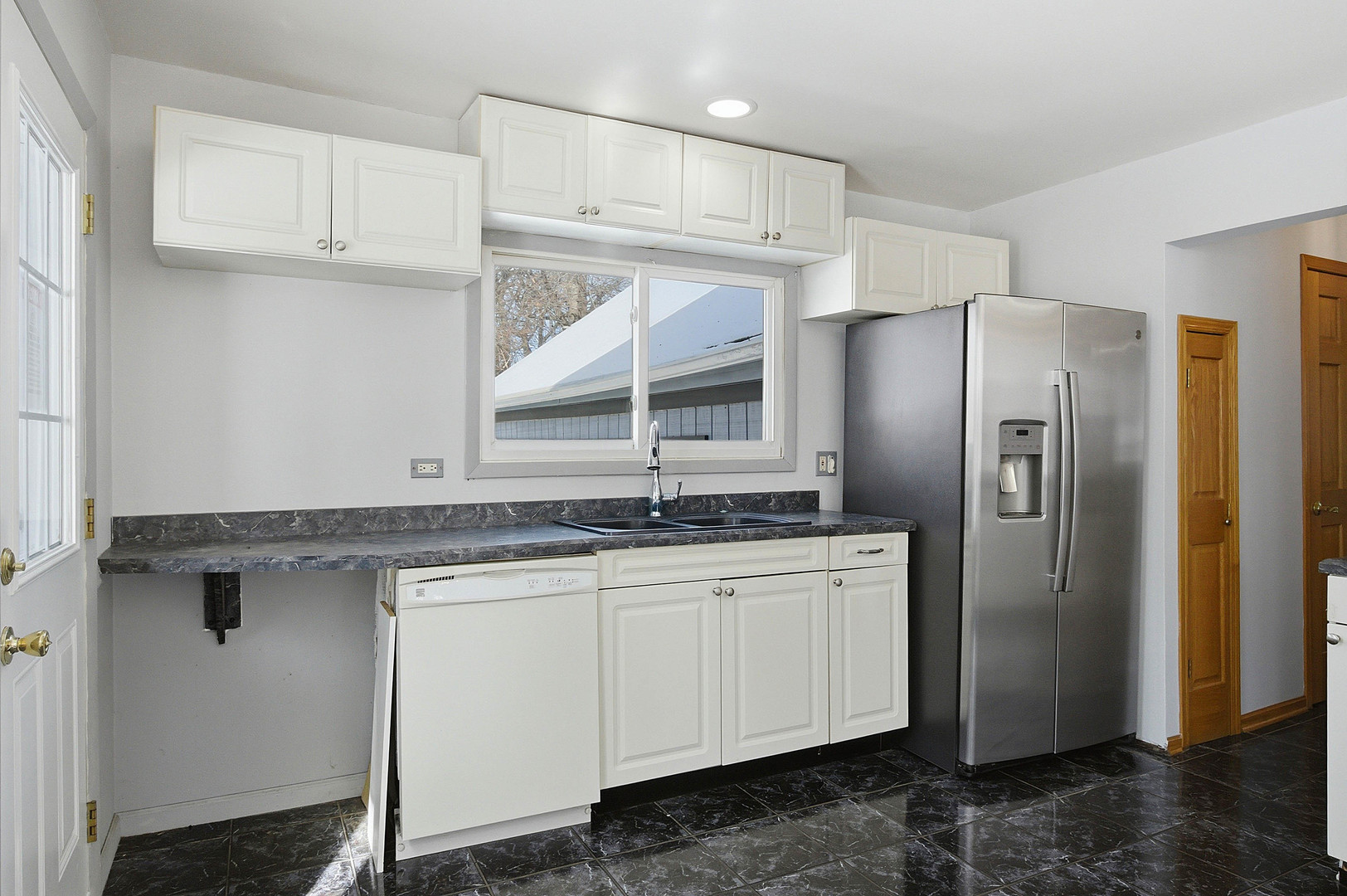 21870 W Lake Avenue, Round Lake, IL 60073