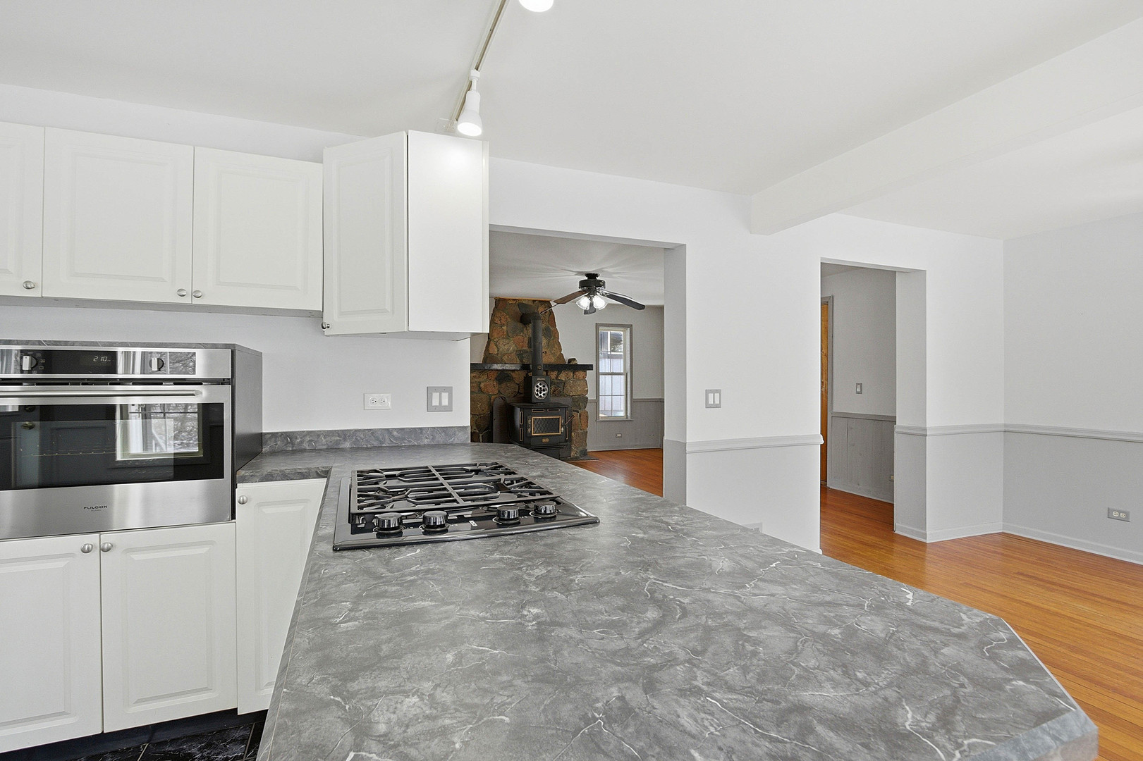 21870 W Lake Avenue, Round Lake, IL 60073